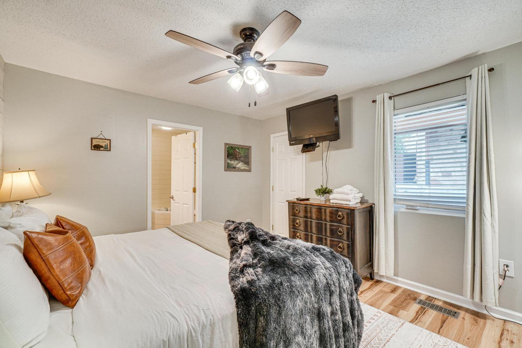 Downtown Gatlinburg Condo With Mountain-View Balcony 외부 사진
