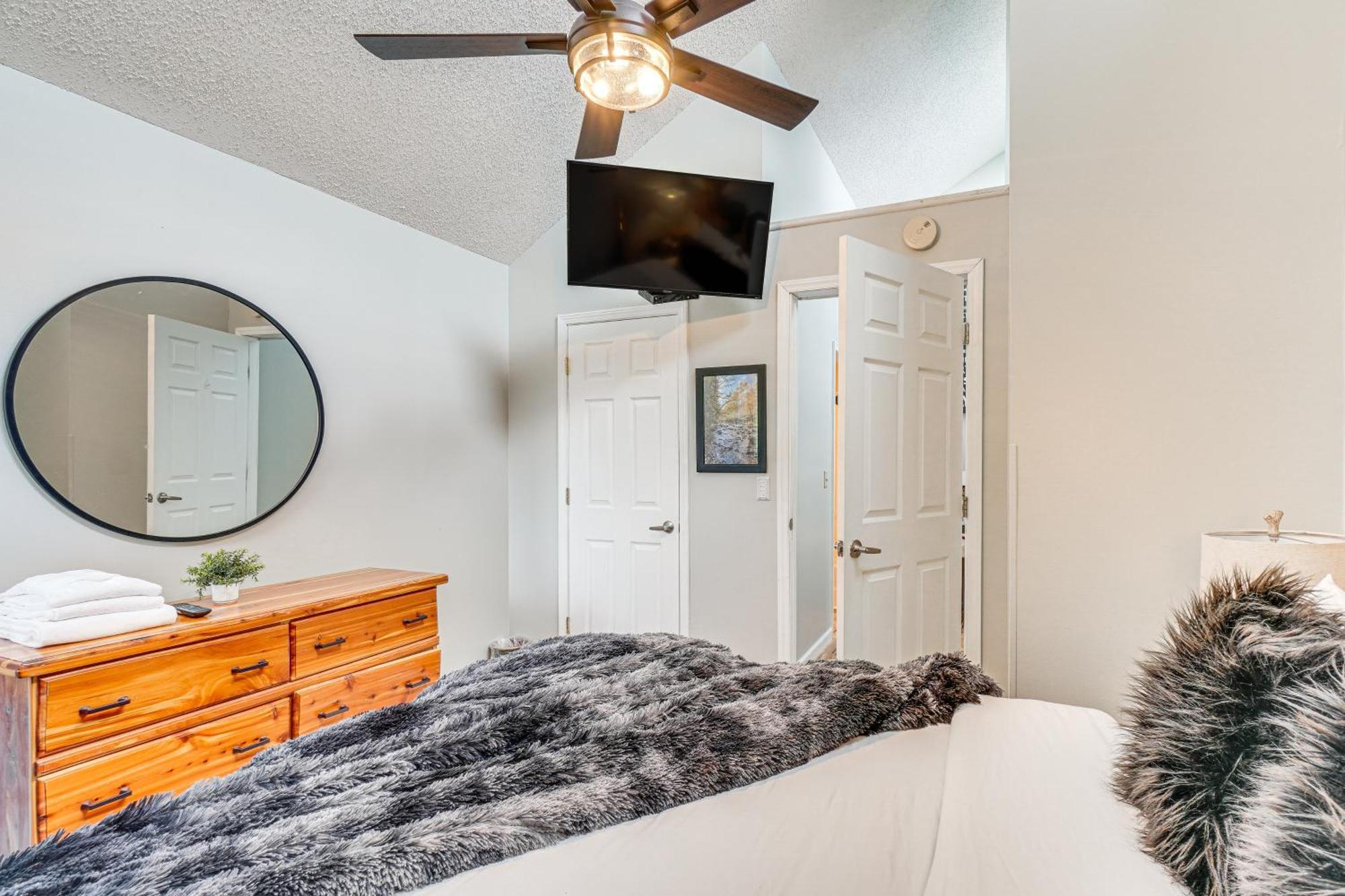 Downtown Gatlinburg Condo With Mountain-View Balcony 외부 사진
